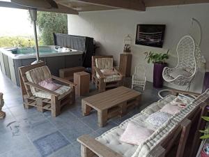 Villa piscine et jacuzzi la madonnette