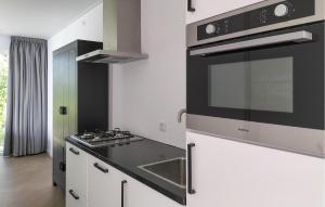 2 Bedroom Gorgeous Home In Heinkenszand