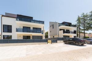 Villa Matic ground floor apartment with shared pool