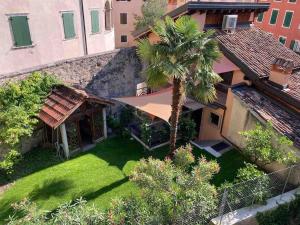 Giovannas Home, historic Town House with Garden