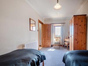 Kilbride Cottage-Uk46886