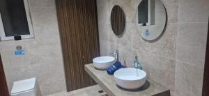 B8 Seaside Luxury Rooms with private bathroom - dining area shared