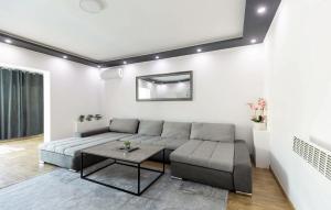 4 Bedroom Nice Home In Rovinj 