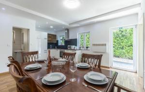 4 Bedroom Nice Home In Rovinj 