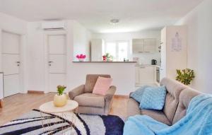 2 Bedroom Nice Home In Rovinj 