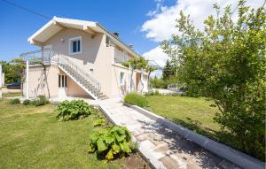 Awesome Home In Katuni Rubici, Prpusa