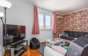 Lovely Apartment In Cizici With Wifi 