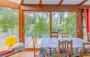 Maisons de vacances Stunning Home In Saint-clment-de-rivire With Wifi : photos des chambres