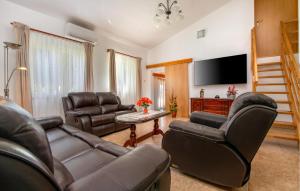 Awesome Home In Barban With Jacuzzi