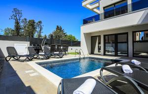 5 Bedroom Beautiful Home In Zaton 