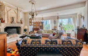 Maisons de vacances 2 Bedroom Cozy Home In Carry-Le-Rouet : photos des chambres