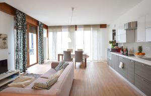 obrázek - Stunning Apartment In Feltre With Kitchen