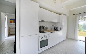 Maisons de vacances 3 Bedroom Cozy Home In Saint-maximin : photos des chambres