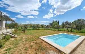 Maisons de vacances 3 Bedroom Cozy Home In Saint-maximin : photos des chambres