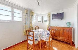 Appartements 2 Bedroom Awesome Apartment In Saint-pierre-quiberon : photos des chambres
