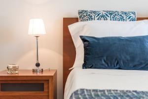GuestReady - Parrot in the Lilies (Free Parking)