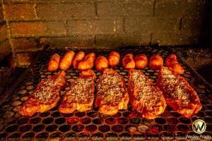 Chácara condomínio cpiscina, sala de jogos, campo