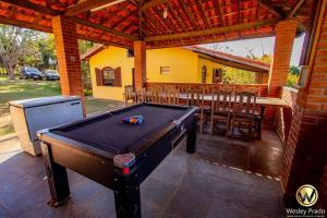 Chácara condomínio cpiscina, sala de jogos, campo