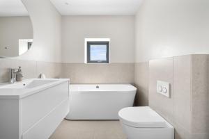 Amazing View - 5 bedrooms - new house - modern and exclusive