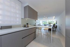 Luxury 5-Bedroom Townhouse in Puente Romano