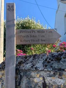 Cosy 2 bed pet friendly holiday home Crantock Nr Newquay