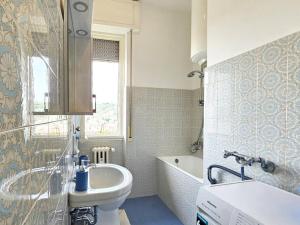 Parking,WiFi, Netflix - Sunny Sea View Haven