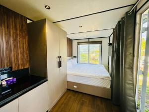 The Jade Highlands Mountain View Container Studio Room
