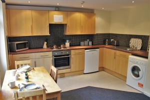 For Students Only Queens Court at Leicester