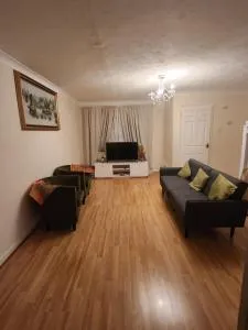 Captivating 3-Bed House in Kent - Erith