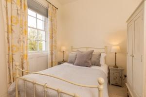 Queens Circus - Montpellier, Central Cheltenham