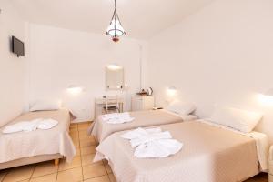 Triple Room with Sea View room in Litsa Rooms