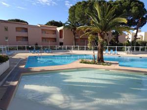 Magnifique 2 pièces Piscine Parking Plage à pied Tennis