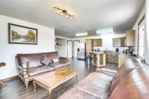 2 Mi to Dtwn Buffalo Mtn-View Retreat with Patio!