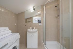 1 Bedroom Apartment with AC - Dluga 65 Street