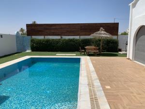 VILLA NOUR DJERBA plain pied haut de gamme piscine proche de la plage