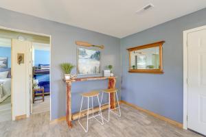 Lakefront Shell Knob Condo with Deck and Grill!