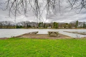 Riverfront Baldwinsville Apartment with Shared Deck! - Baldwinsville