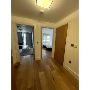 Spacious 1 Bedroom Flat in Kilburn Park F55