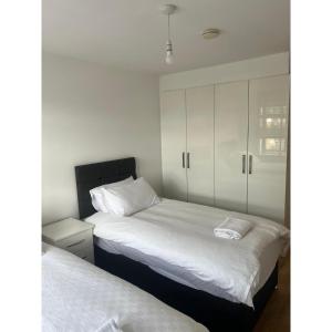 Spacious 1 Bedroom Flat in Kilburn Park F55
