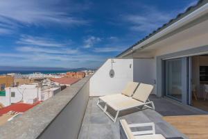 Centric modern top floor apartment with terrace, sea view and parking Top quality beds - 4hvězdičkové hotely ve městě Tarifa