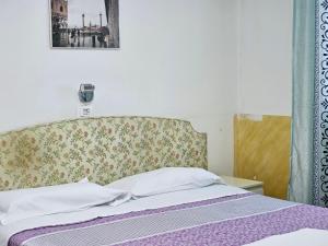 Double or Twin Room with Private Bathroom room in Hotel Giovannina