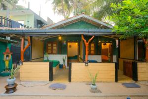 Rosa Shashi Cabanas