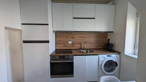 Modern Cozy Apartment 10 Min Walk to Skanderbeg Square