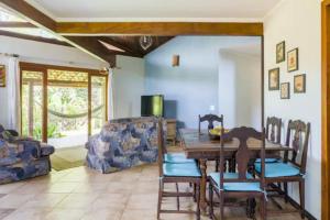 Casa rústica e aconchegante a 150 mts da praia