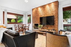 Villa Del Fiori com Piscina Aquec by Achei Gramado