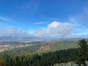 Kotlina Kłodzka - Apartament na wyłączność na Letniej , 63 m , 2 sypialnie , salon z aneksem kuchennym , balkon , podziemny garaż FREE