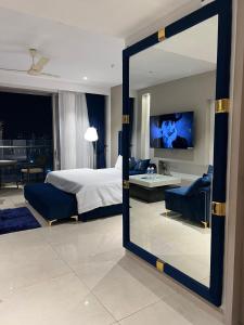 Luxury Studios Key 9