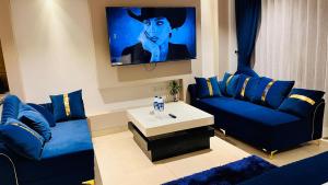 Luxury Studios Key 9