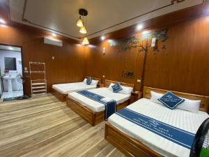 Phòng Ngủ Tập Thể Cho Cả Nam Và Nữ (Mixed Dormitory Room)