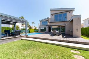 Villa Beachside Retreat by ON Travel